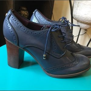 Hilfiger Faux leather navy oxford block heels